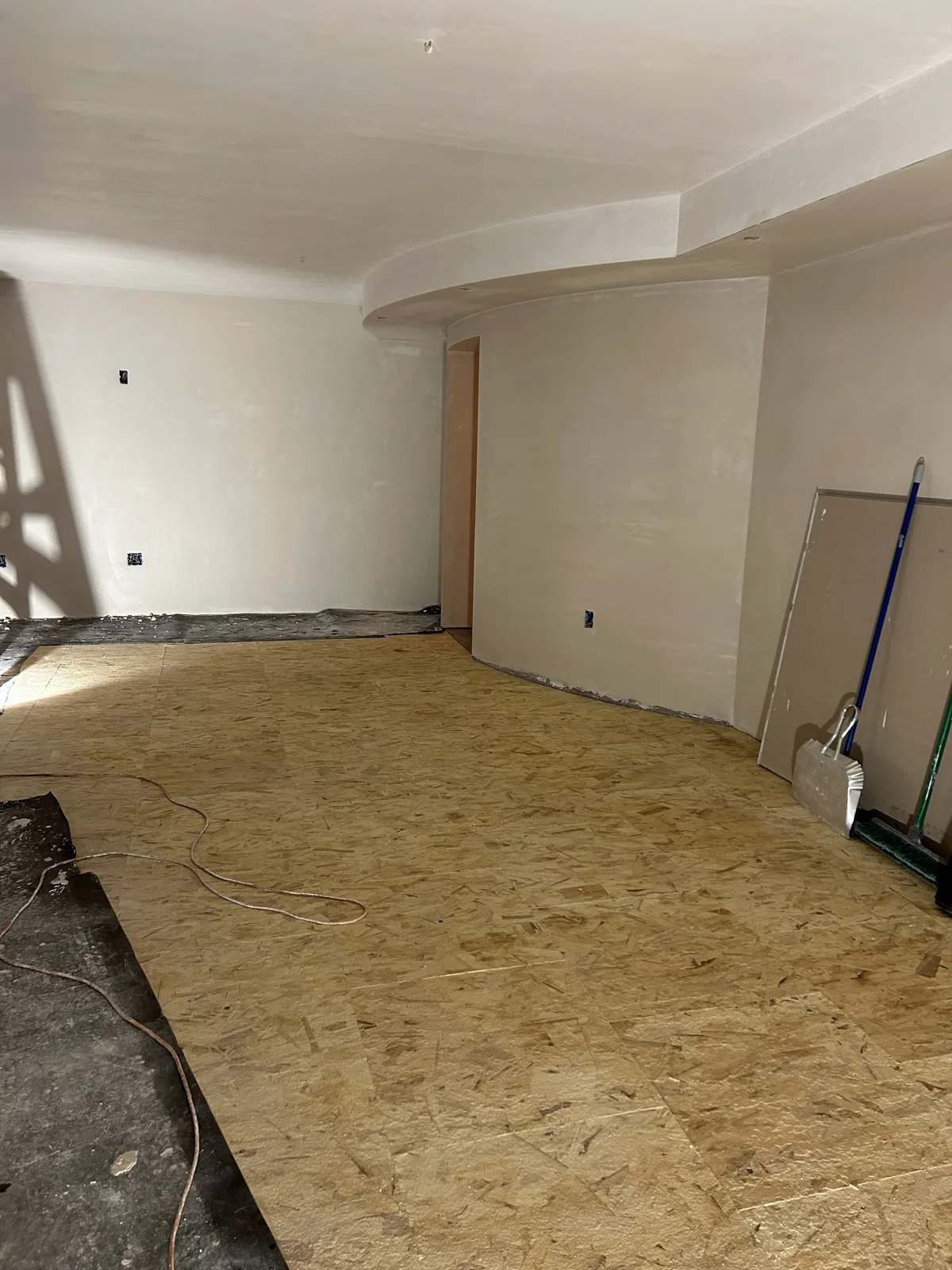Plaster setting on a curved wall in a future home gym