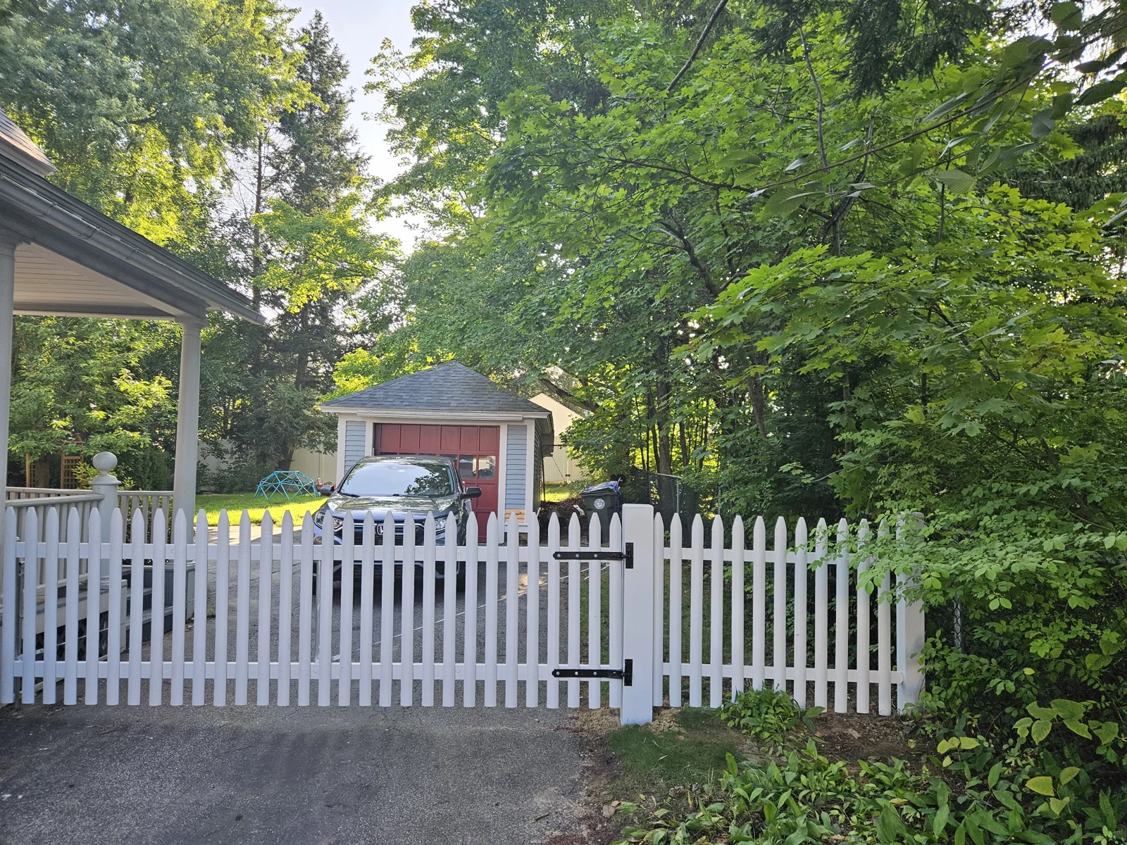 Freshly painted white wooden driveway gate—expertly finished for a smooth, durable, and polished look. T&B Paint Pros ensures top-quality exterior painting. tbpaintpros Flagler County Florida experienced painter, specializing in professional gate and exterior wood painting.
